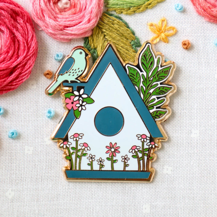 Birdhouse Enamel Needle Minder