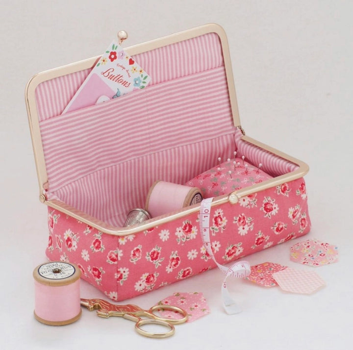 Kiss Clasp Sewing Box Pattern & Hardware