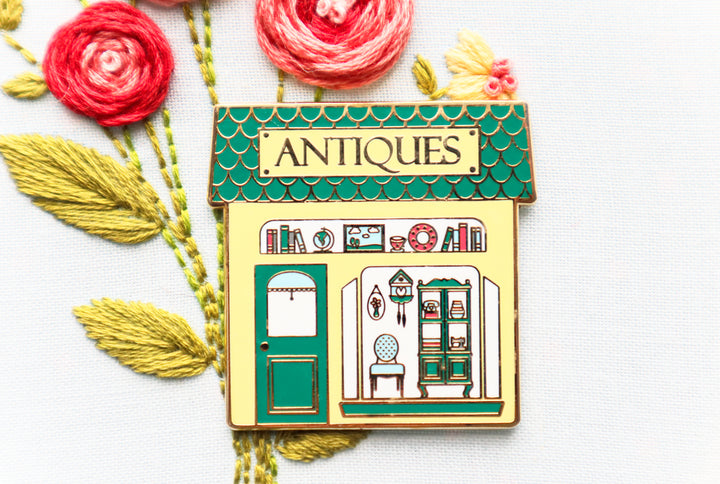 Antique Shop Enamel Needle Minder