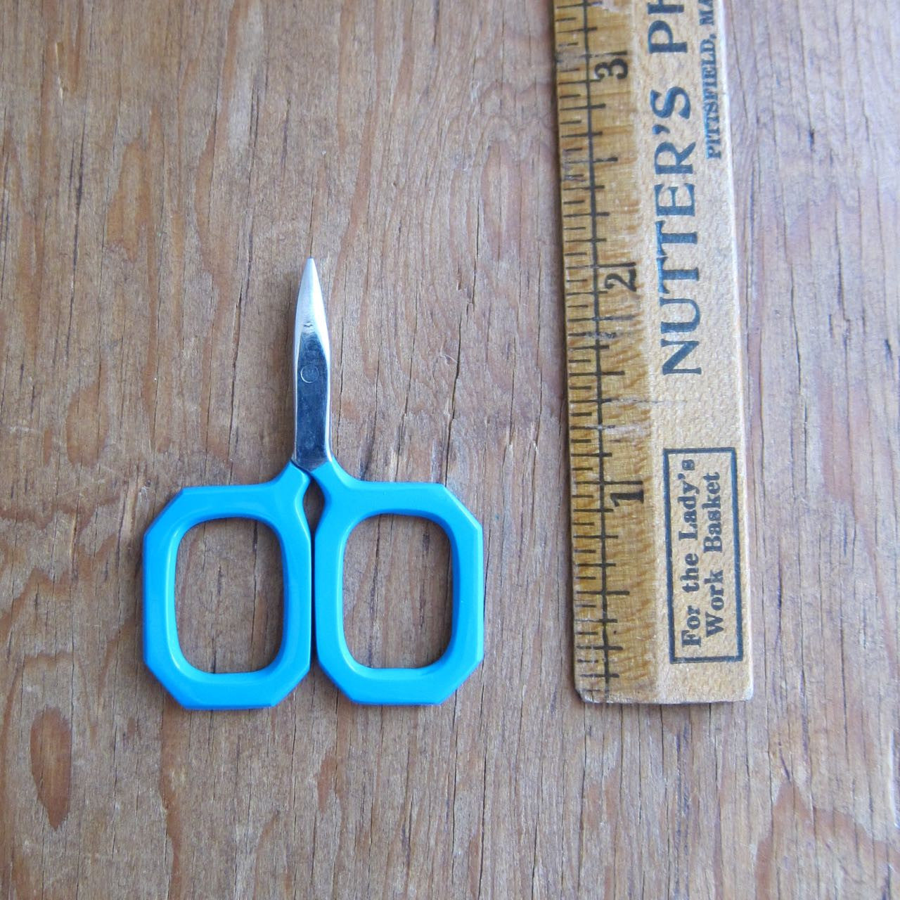 Little Gems Scissors by Kelmscott Designs 