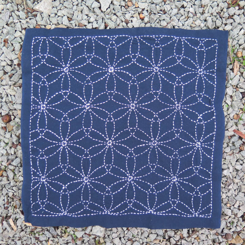 Sashiko Beginner Embroidery Kit With a Sashiko Thread to Choose, Two Needles  and a Square of Navy Fabric With Dots for Free Embroidery 